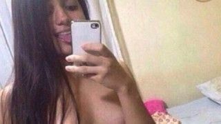 Lianara novinha dos peitos durinhos joga as fotos amadoras no grupo do Whatsapp