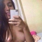 Lianara novinha dos peitos durinhos joga as fotos amadoras no grupo do Whatsapp